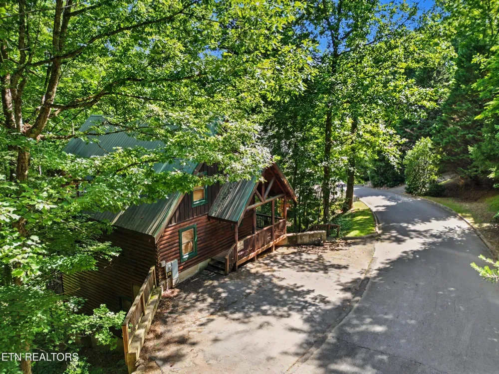 4414 Forest Vista Way Pigeon Forge, TN 37863
