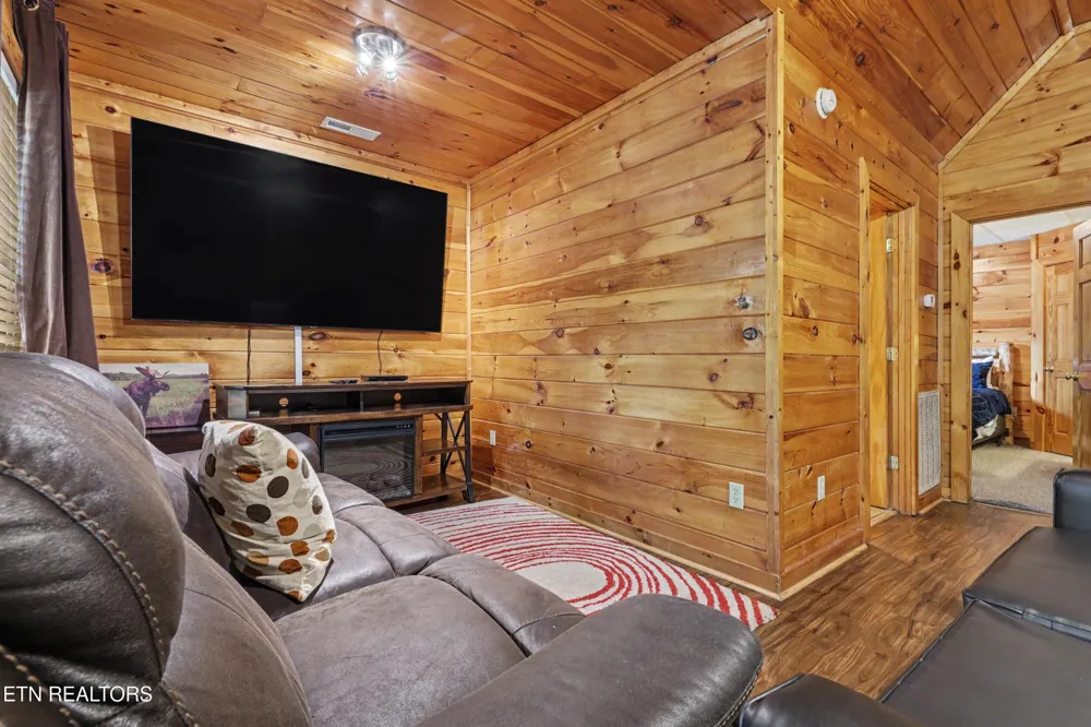 4414 Forest Vista Way Pigeon Forge, TN 37863