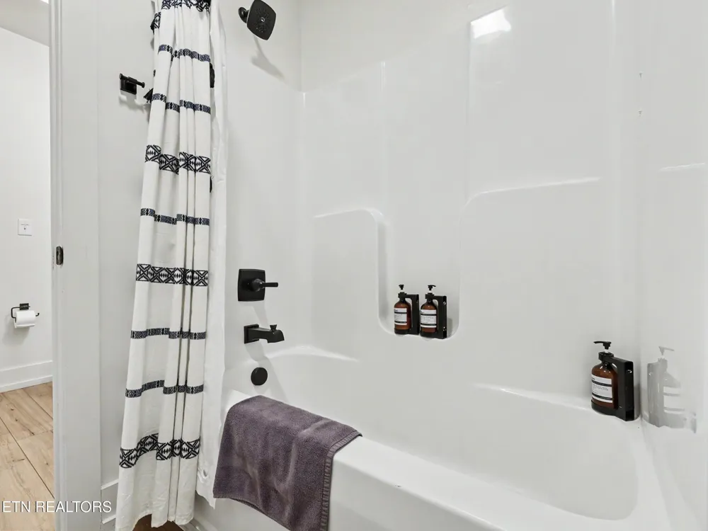 426 Fleeta Williams Way Sevierville, TN 37862
