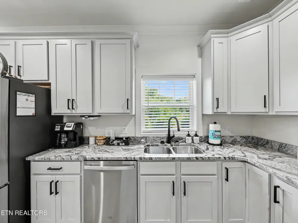 426 Fleeta Williams Way Sevierville, TN 37862