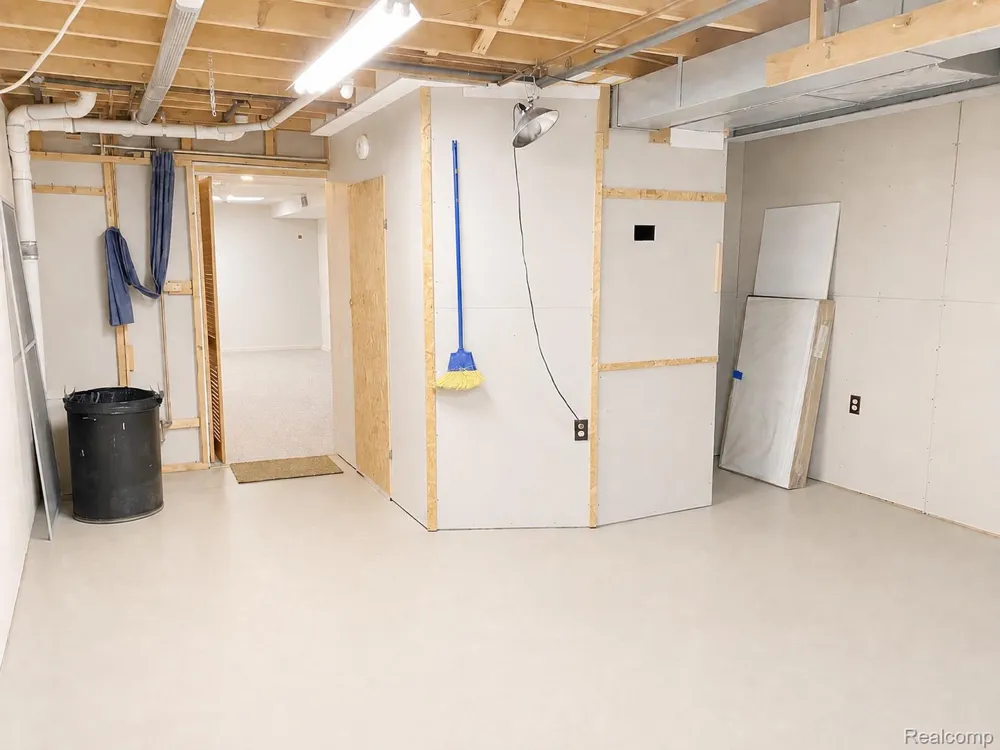 48781 Mill Bank Court Shelby Charter Township, MI 48315