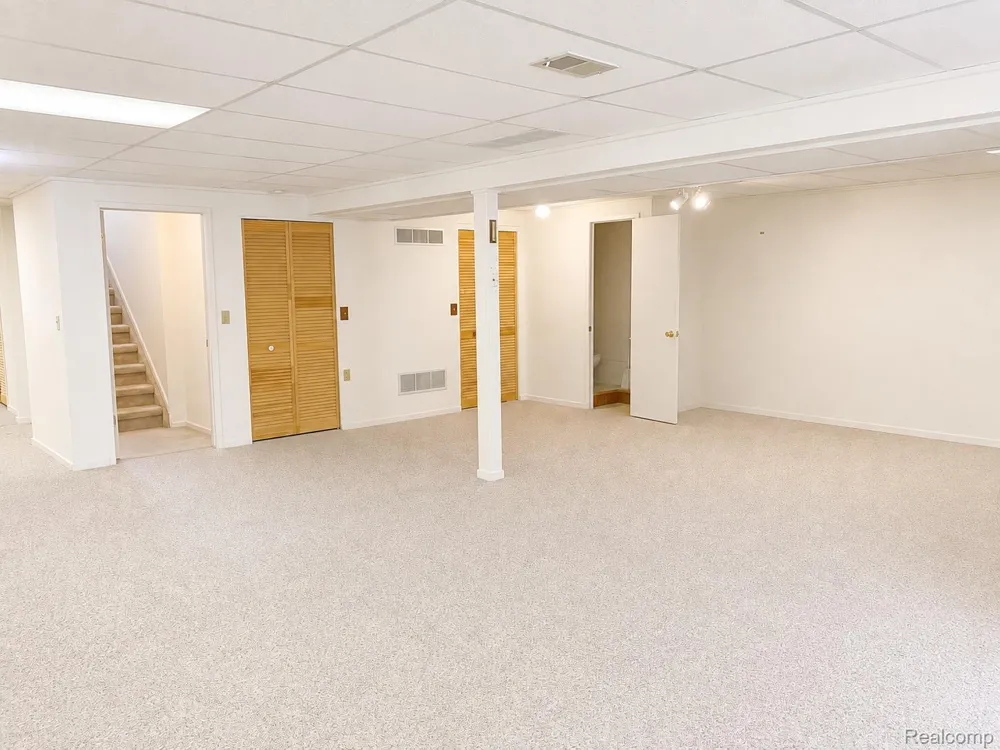 48781 Mill Bank Court Shelby Charter Township, MI 48315