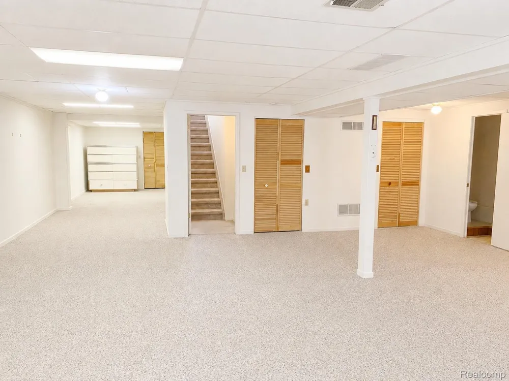 48781 Mill Bank Court Shelby Charter Township, MI 48315