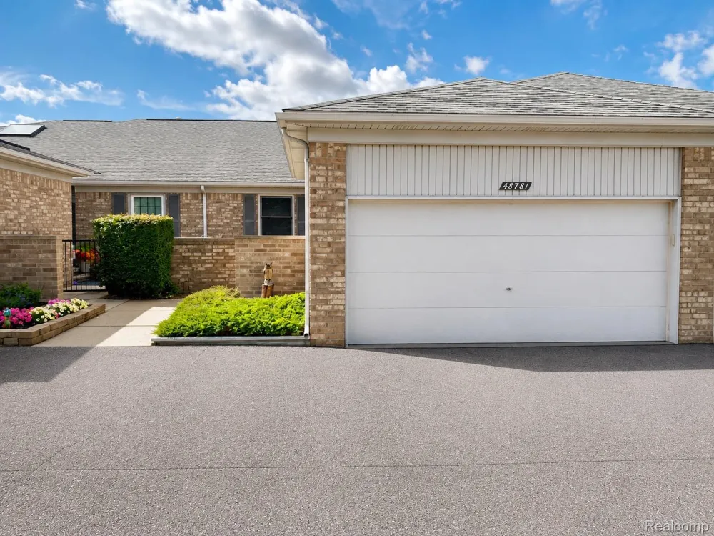 48781 Mill Bank Court Shelby Charter Township, MI 48315