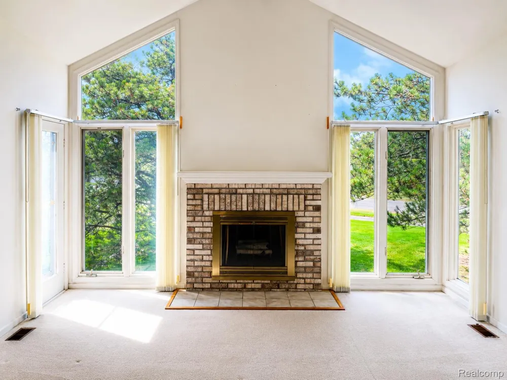 48781 Mill Bank Court Shelby Charter Township, MI 48315