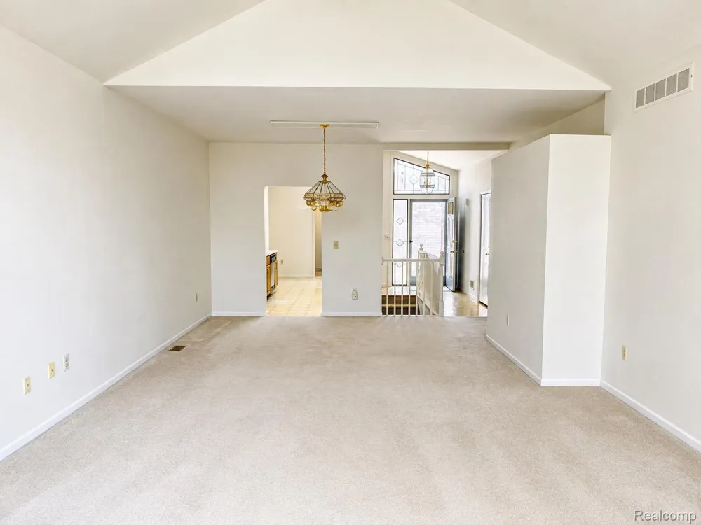 48781 Mill Bank Court Shelby Charter Township, MI 48315