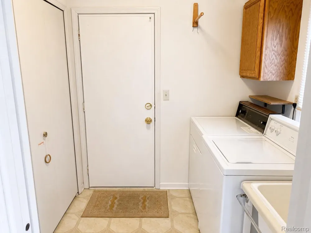 48781 Mill Bank Court Shelby Charter Township, MI 48315