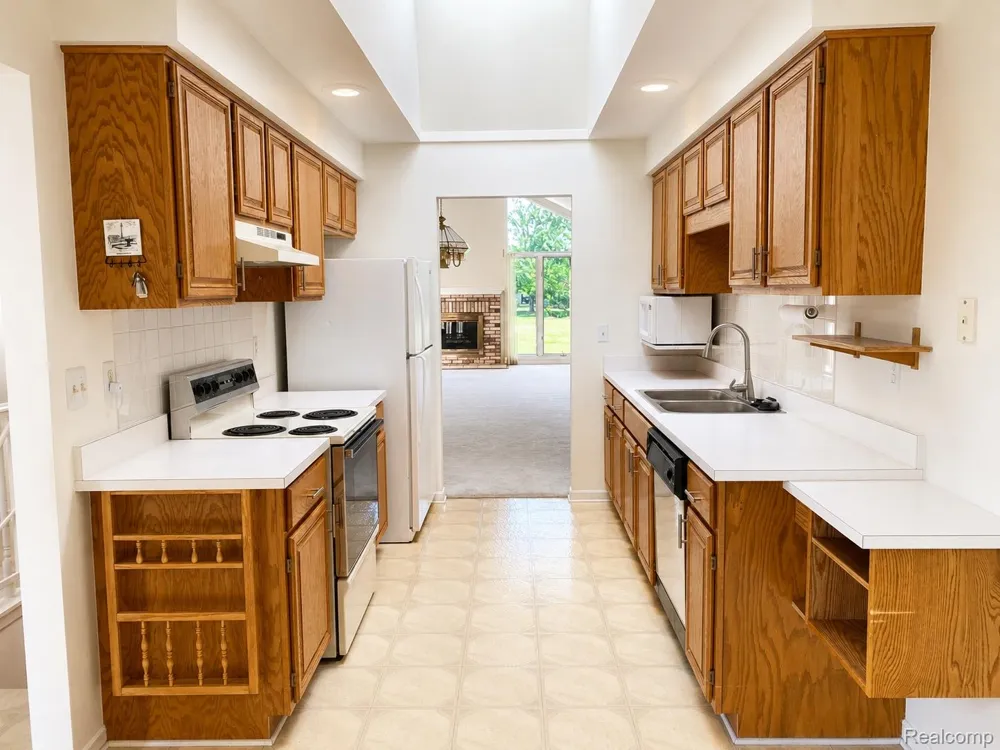 48781 Mill Bank Court Shelby Charter Township, MI 48315