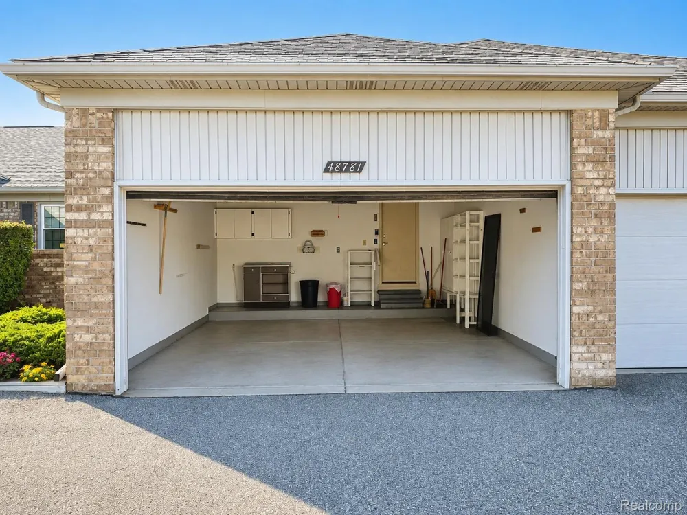 48781 Mill Bank Court Shelby Charter Township, MI 48315