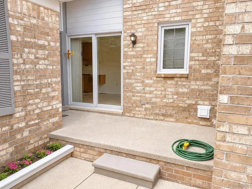 48781 Mill Bank Court Shelby Charter Township, MI 48315