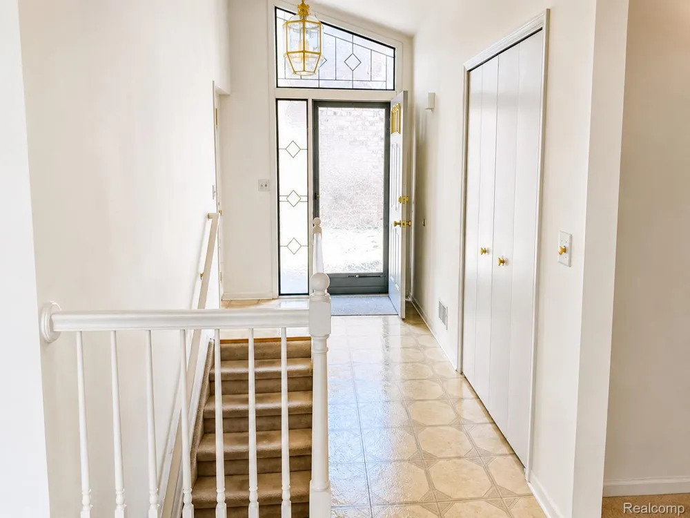 48781 Mill Bank Court Shelby Charter Township, MI 48315
