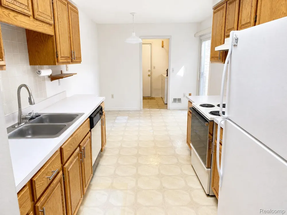 48781 Mill Bank Court Shelby Charter Township, MI 48315
