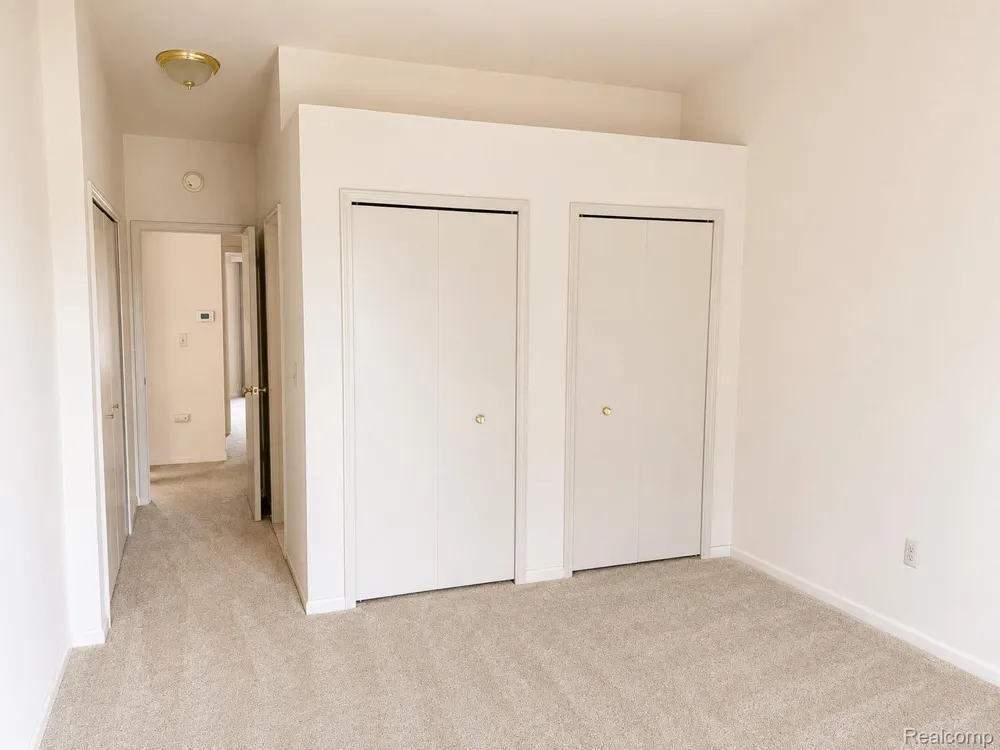 48781 Mill Bank Court Shelby Charter Township, MI 48315