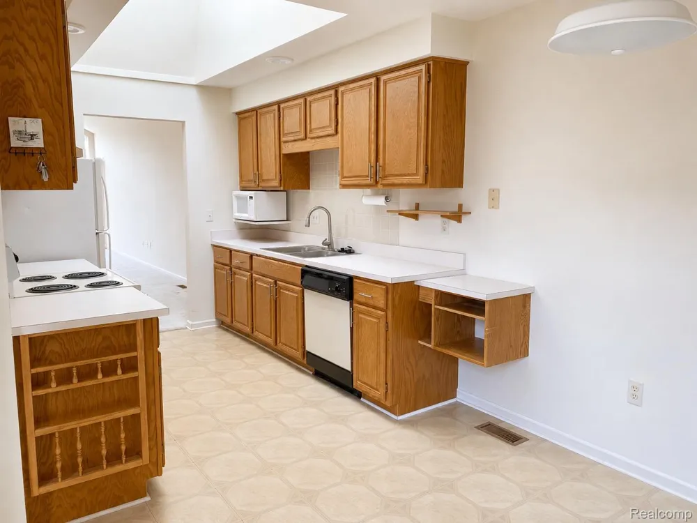 48781 Mill Bank Court Shelby Charter Township, MI 48315