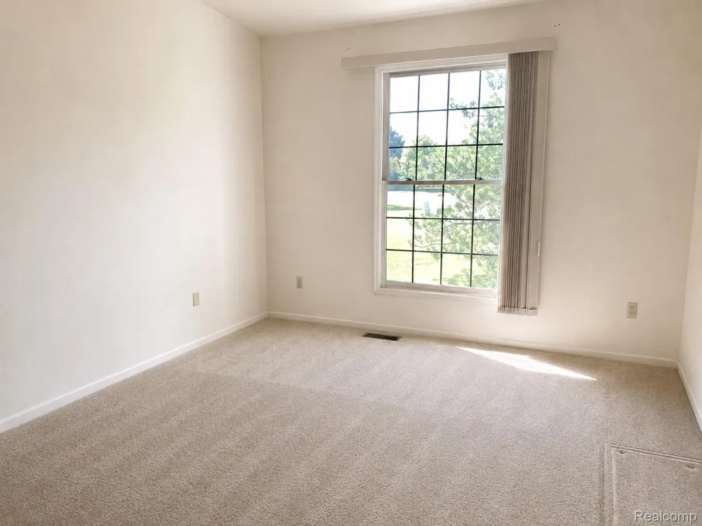 48781 Mill Bank Court Shelby Charter Township, MI 48315