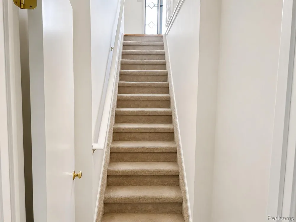 48781 Mill Bank Court Shelby Charter Township, MI 48315