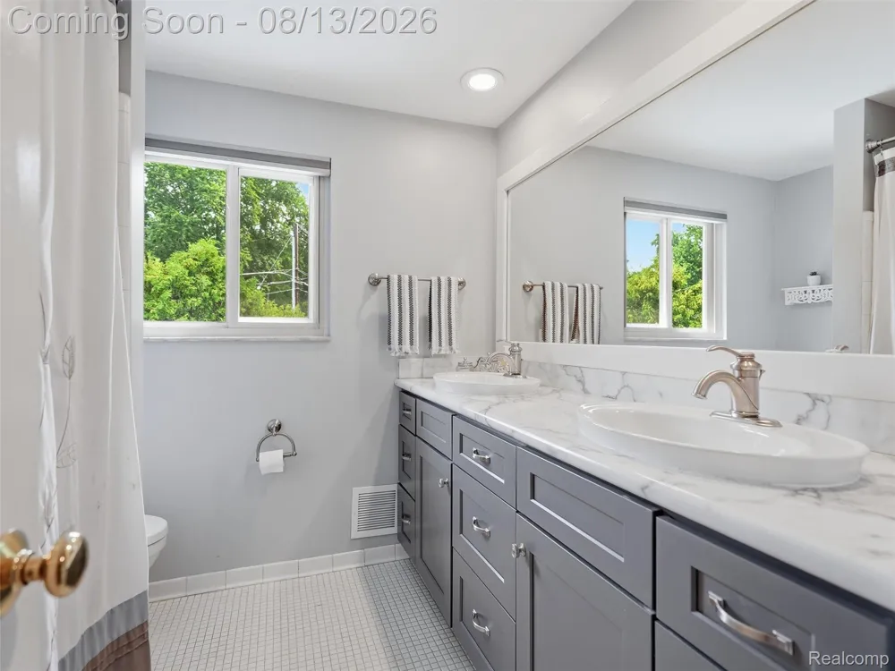 52338 Livingstone Court Shelby Charter Township, MI 48316