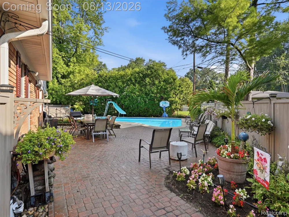 52338 Livingstone Court Shelby Charter Township, MI 48316