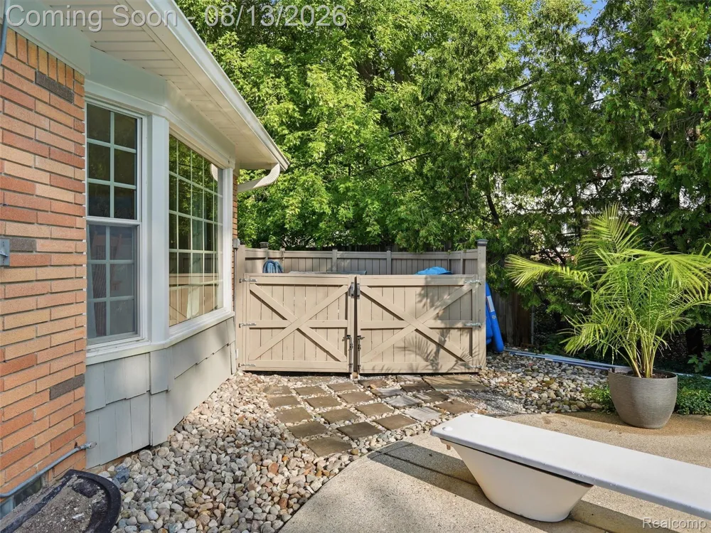 52338 Livingstone Court Shelby Charter Township, MI 48316