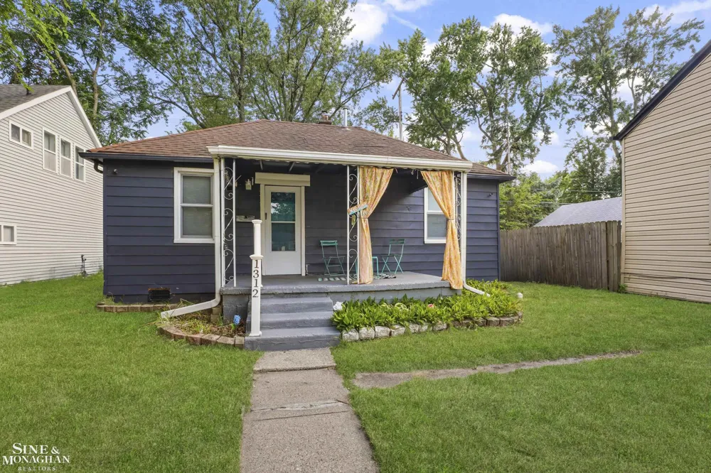 1312 E Harry Avenue Hazel Park City, MI 48030