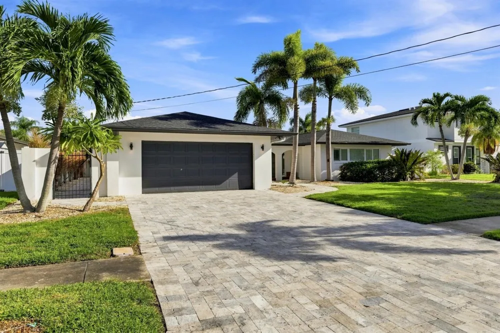 320 PALM ISLAND NE Clearwater Beach, FL 33767