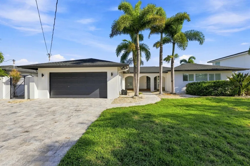 320 PALM ISLAND NE Clearwater Beach, FL 33767