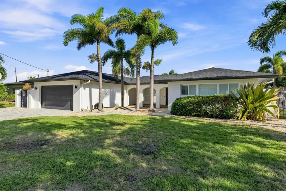 320 PALM ISLAND NE Clearwater Beach, FL 33767