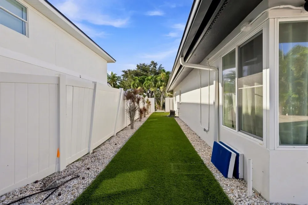 320 PALM ISLAND NE Clearwater Beach, FL 33767