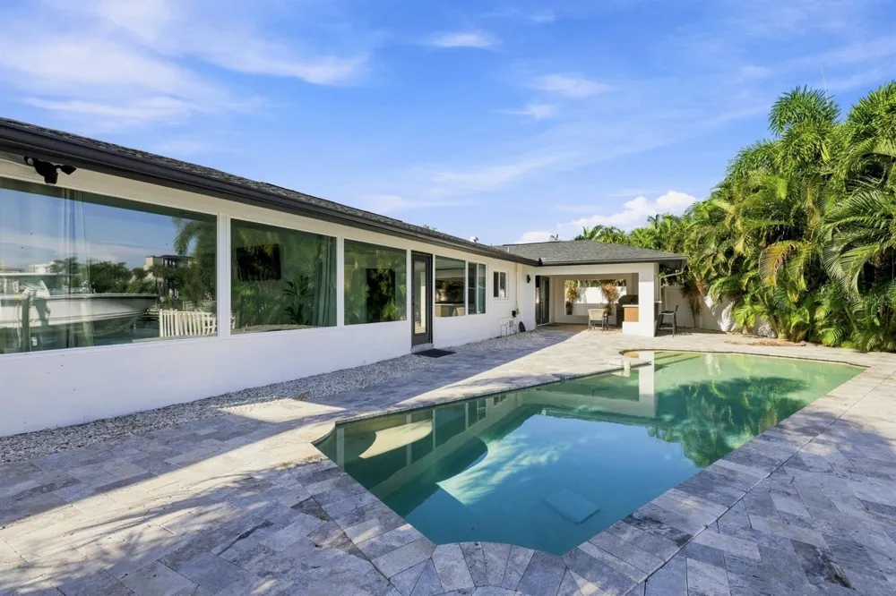 320 PALM ISLAND NE Clearwater Beach, FL 33767
