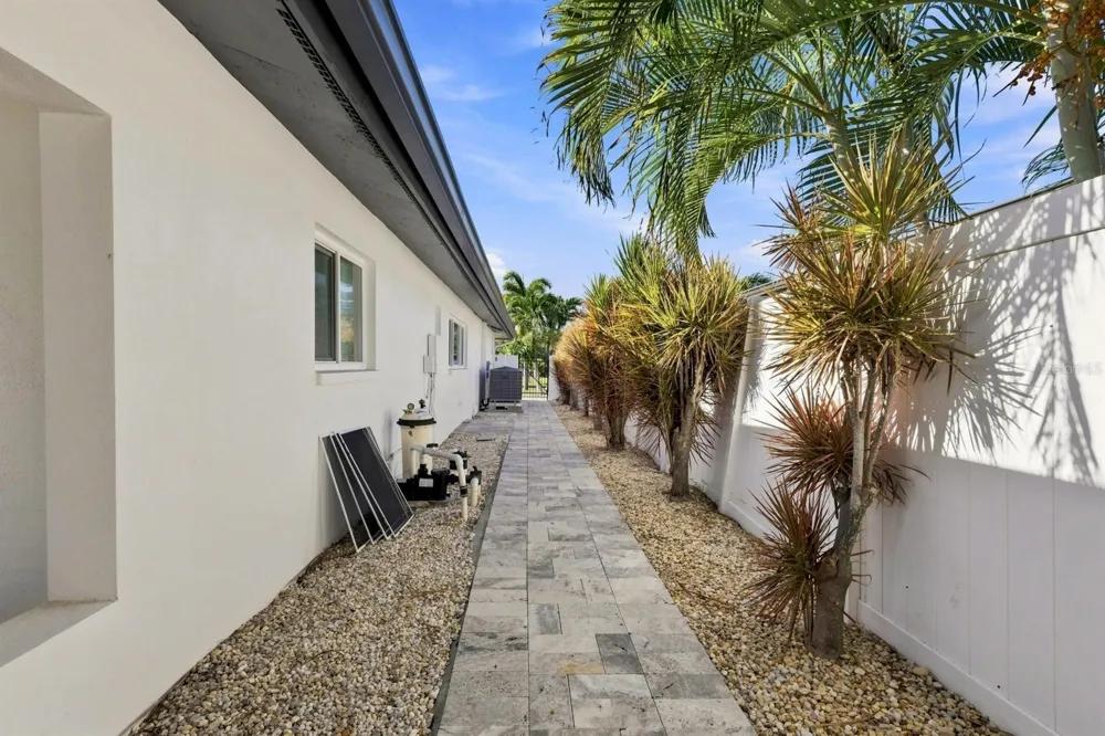 320 PALM ISLAND NE Clearwater Beach, FL 33767