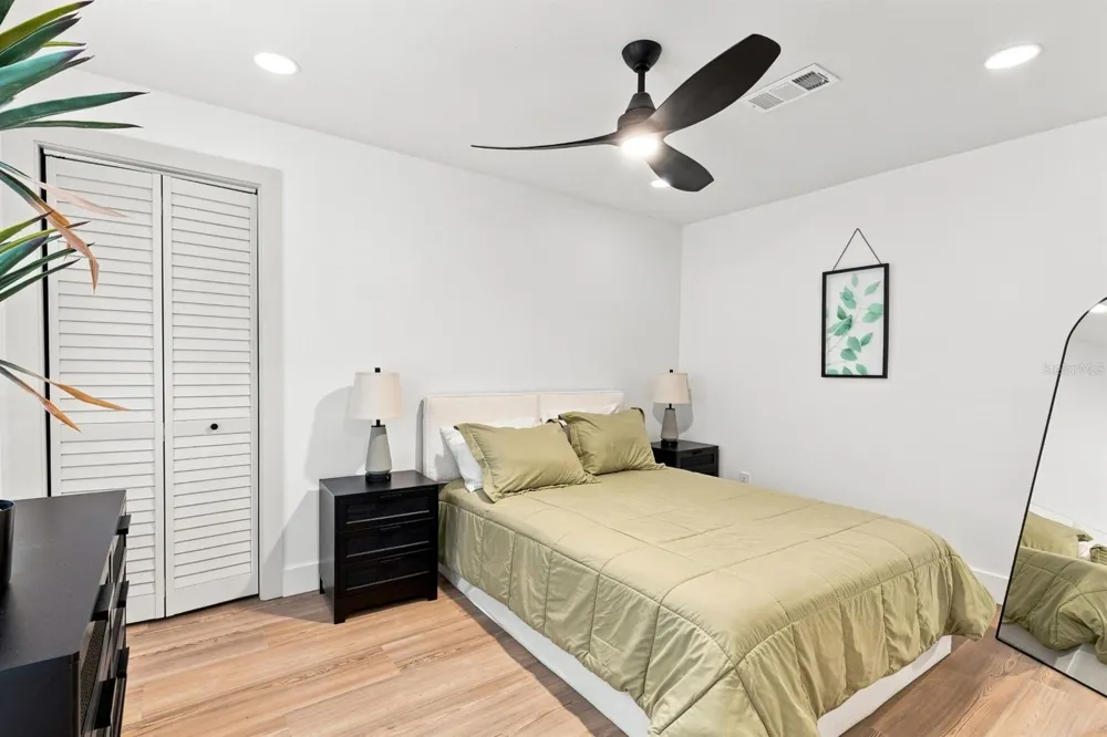320 PALM ISLAND NE Clearwater Beach, FL 33767