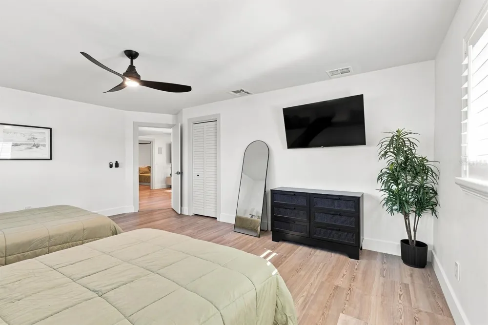 320 PALM ISLAND NE Clearwater Beach, FL 33767