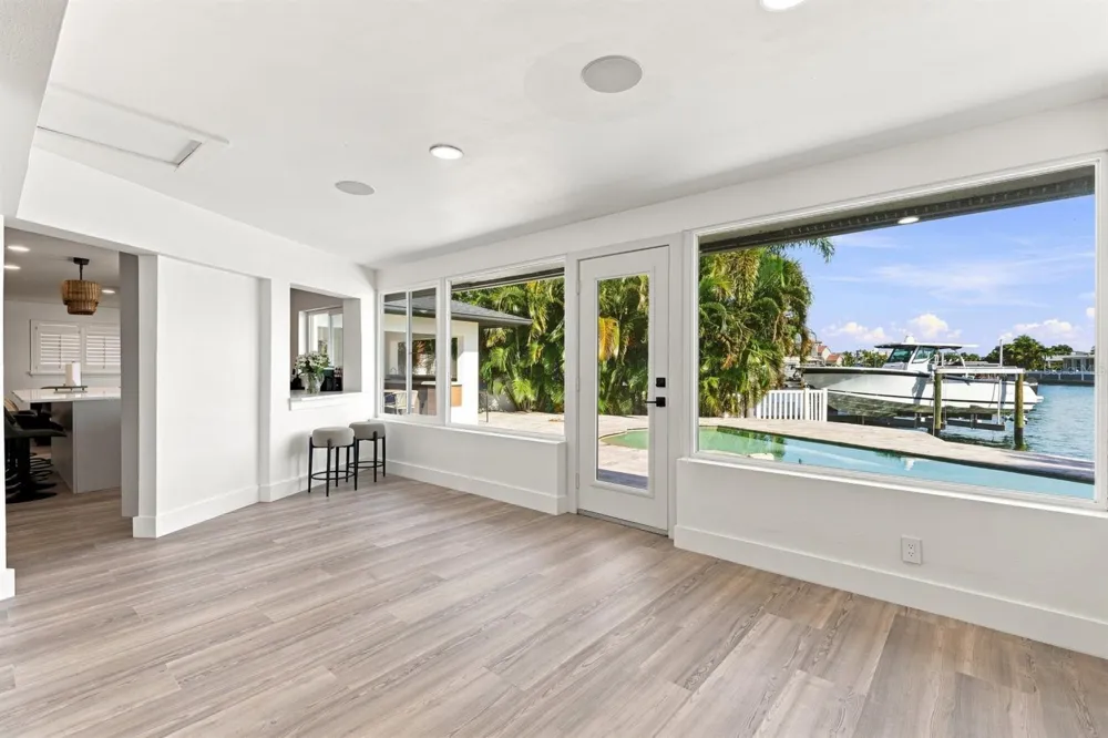 320 PALM ISLAND NE Clearwater Beach, FL 33767