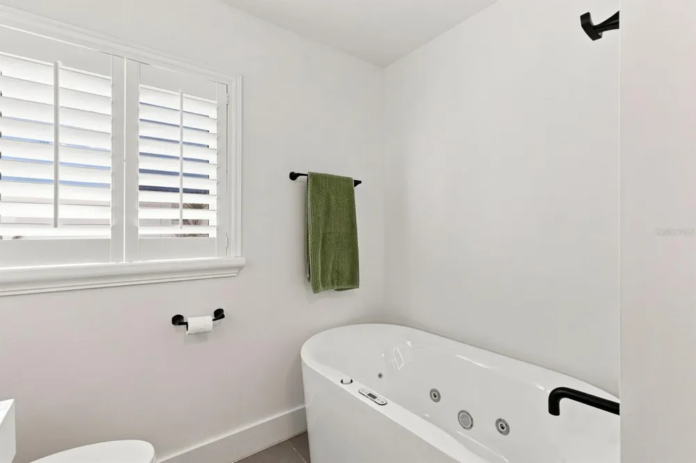 320 PALM ISLAND NE Clearwater Beach, FL 33767