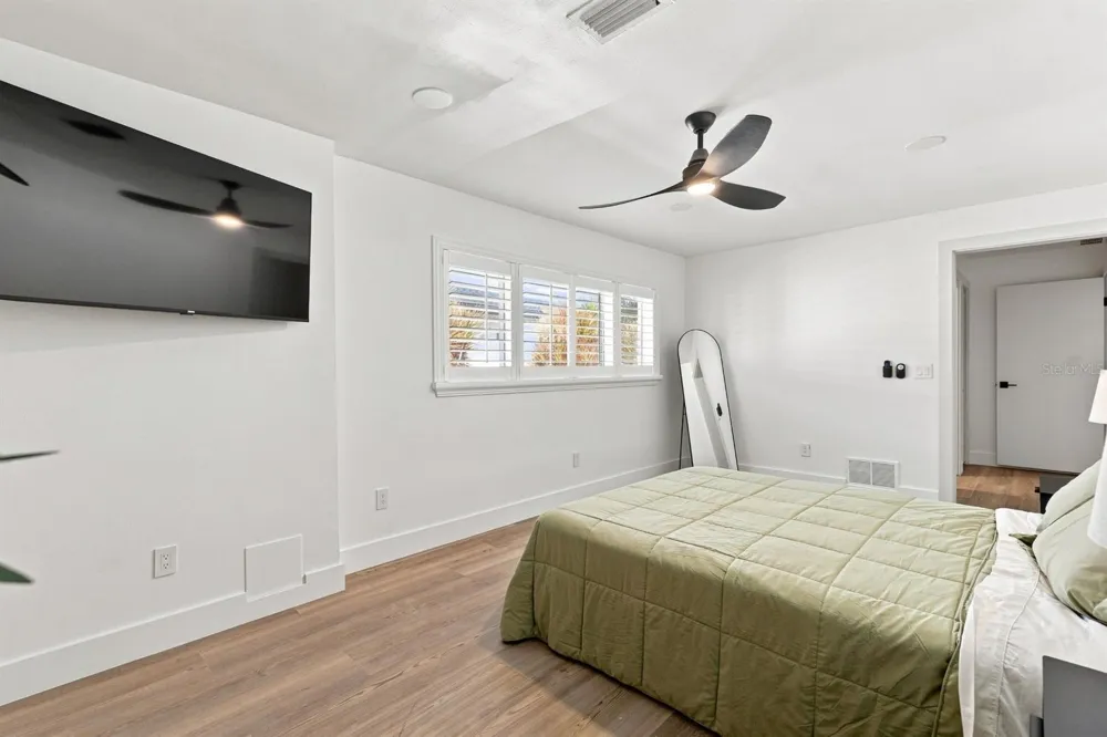 320 PALM ISLAND NE Clearwater Beach, FL 33767