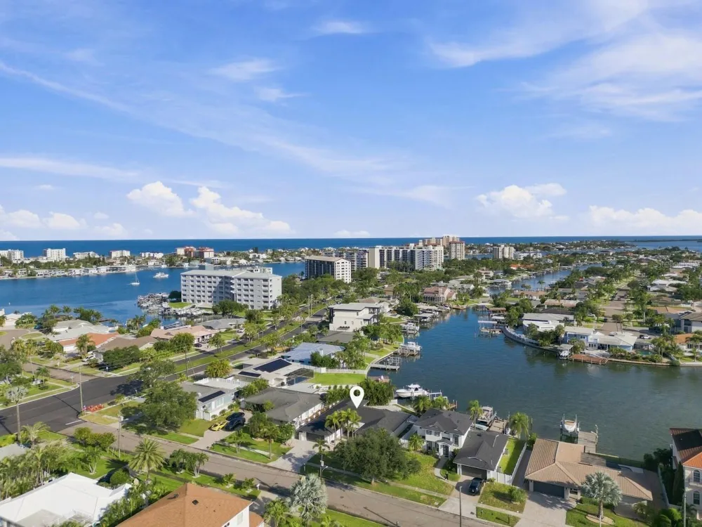 320 PALM ISLAND NE Clearwater Beach, FL 33767