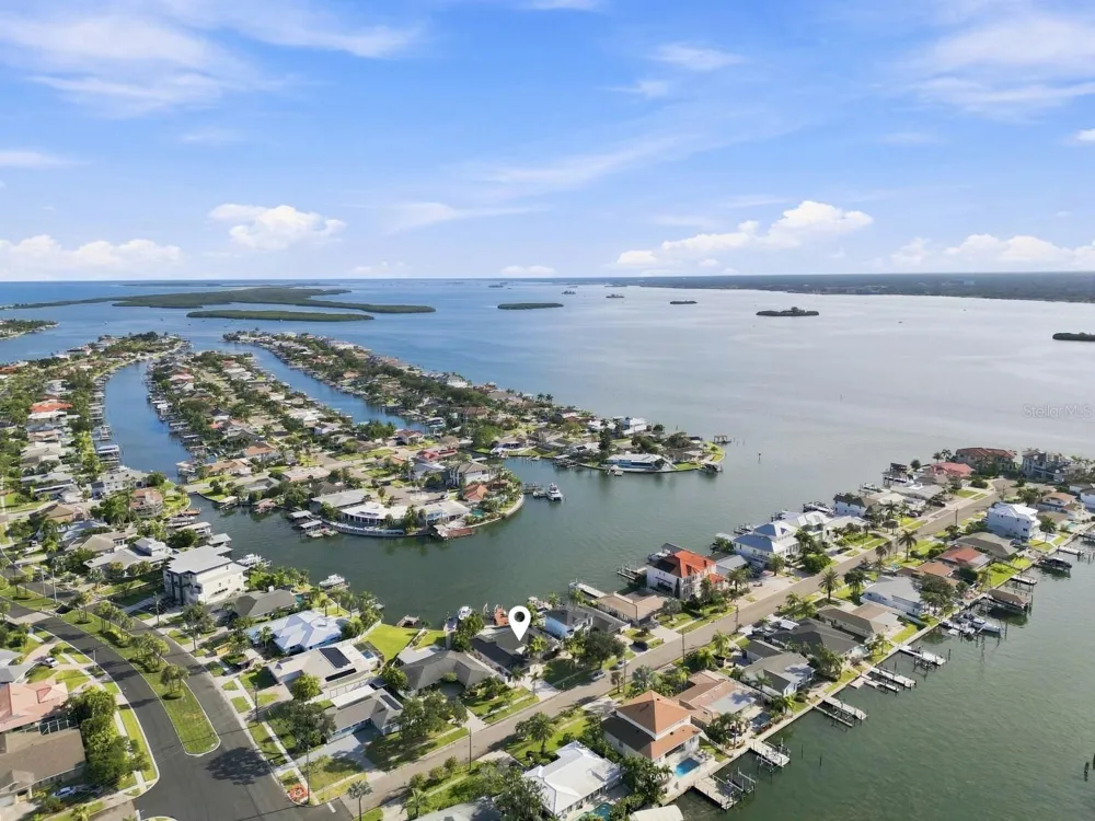 320 PALM ISLAND NE Clearwater Beach, FL 33767