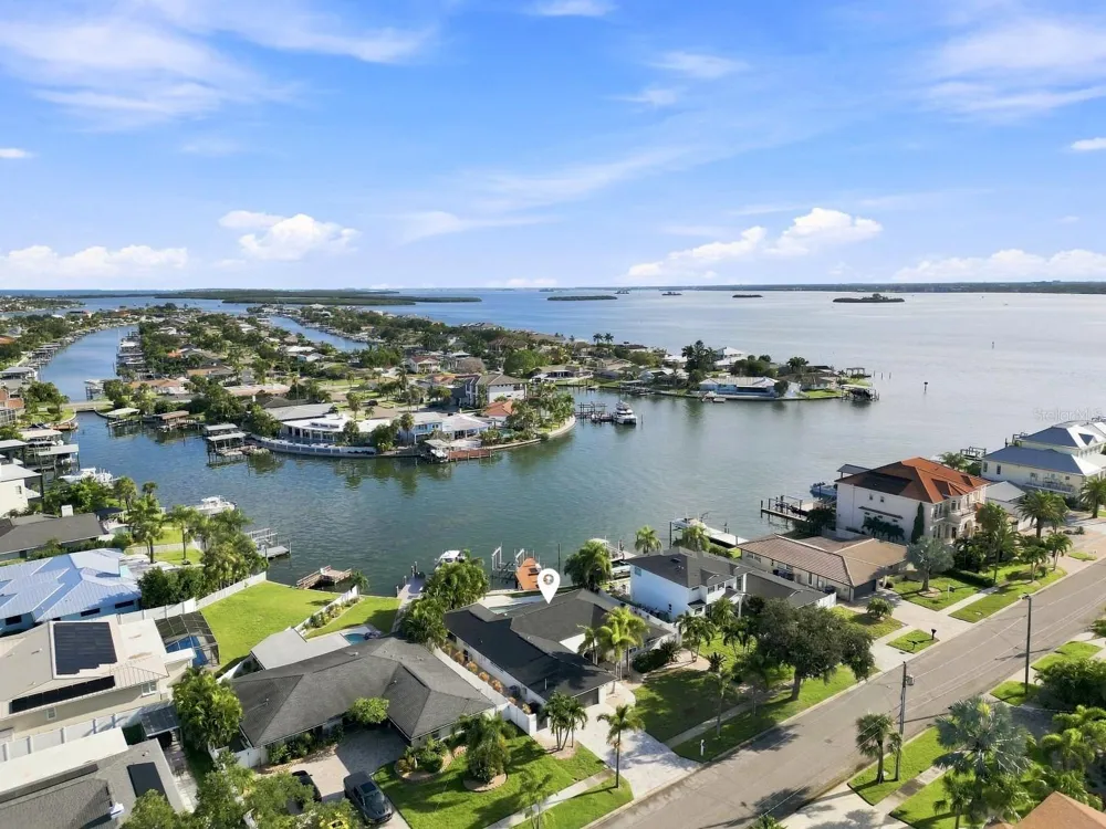 320 PALM ISLAND NE Clearwater Beach, FL 33767