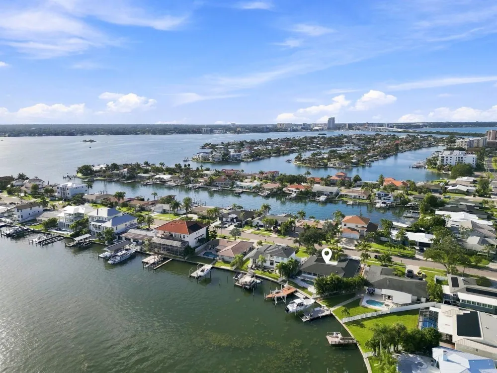 320 PALM ISLAND NE Clearwater Beach, FL 33767