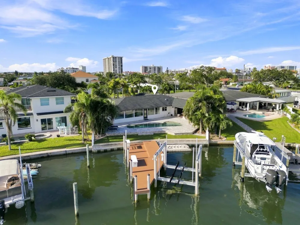 320 PALM ISLAND NE Clearwater Beach, FL 33767