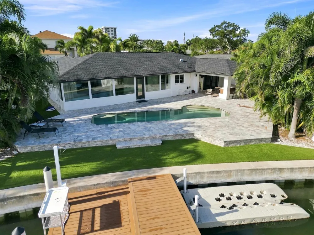 320 PALM ISLAND NE Clearwater Beach, FL 33767