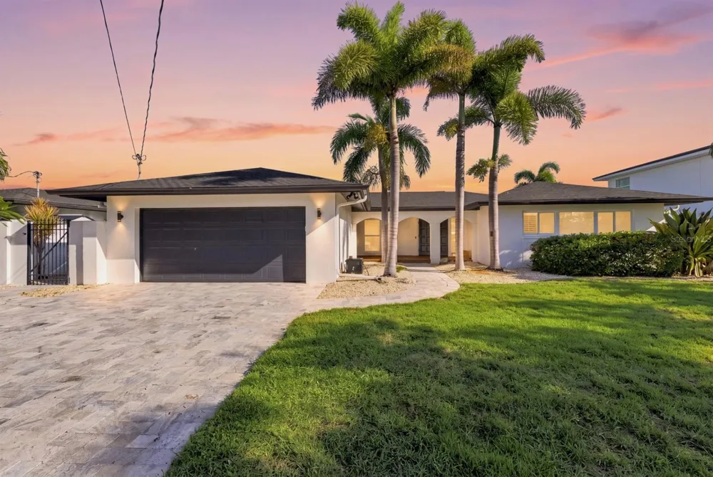 320 PALM ISLAND NE Clearwater Beach, FL 33767