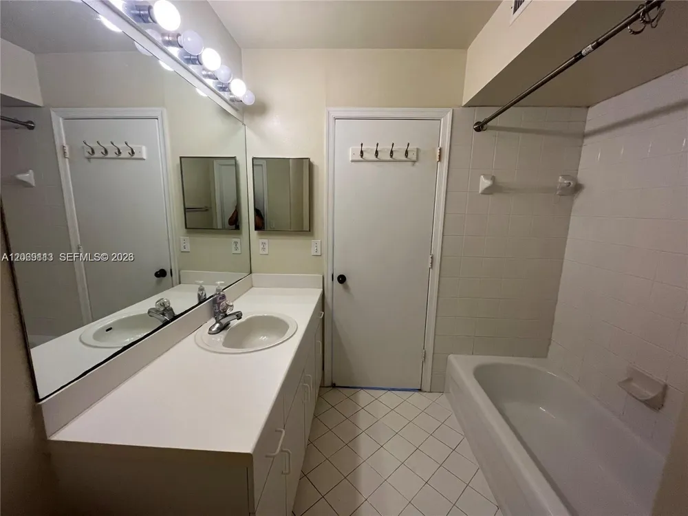 3905 San Simeon Ln Weston, FL 33331