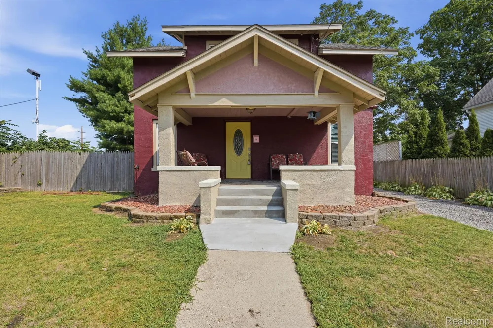 107 2nd Street Fenton City, MI 48430