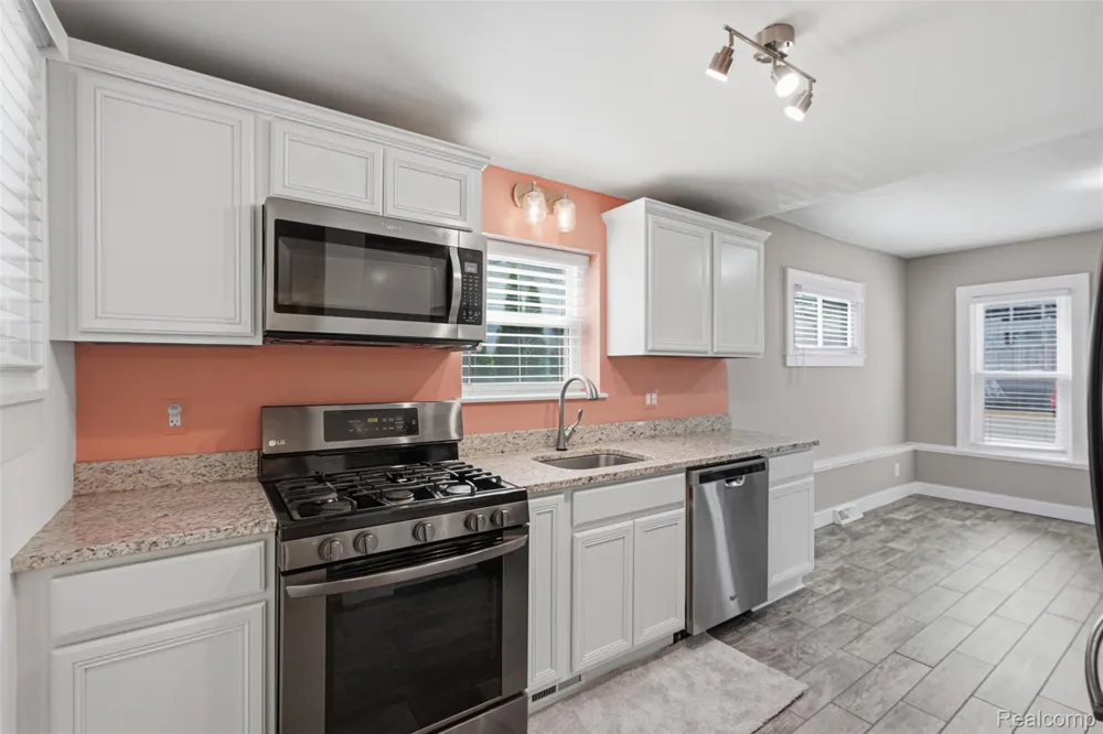 107 2nd Street Fenton City, MI 48430