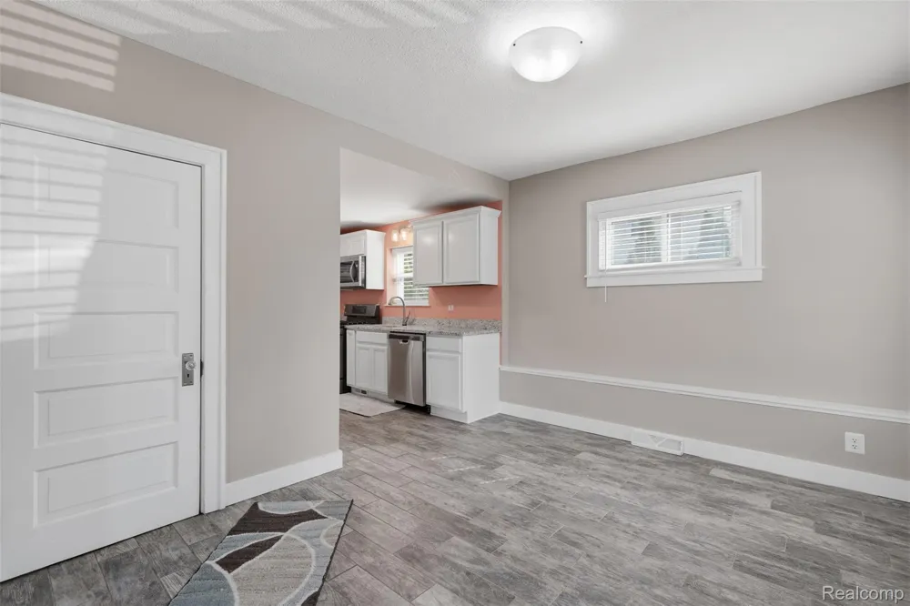 107 2nd Street Fenton City, MI 48430