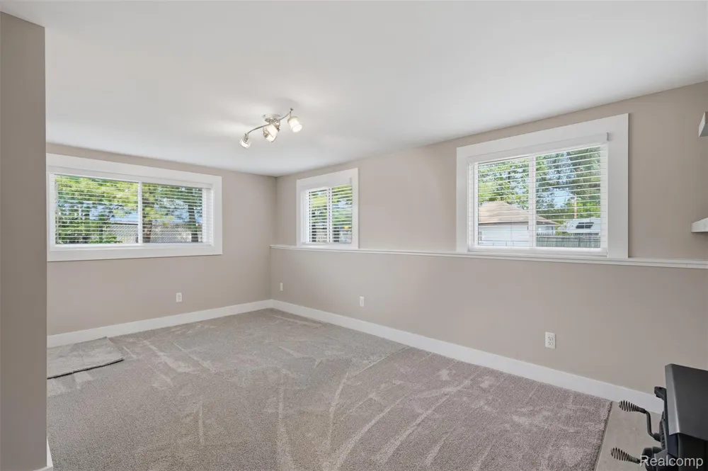 107 2nd Street Fenton City, MI 48430