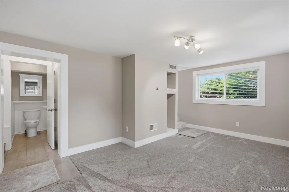 107 2nd Street Fenton City, MI 48430