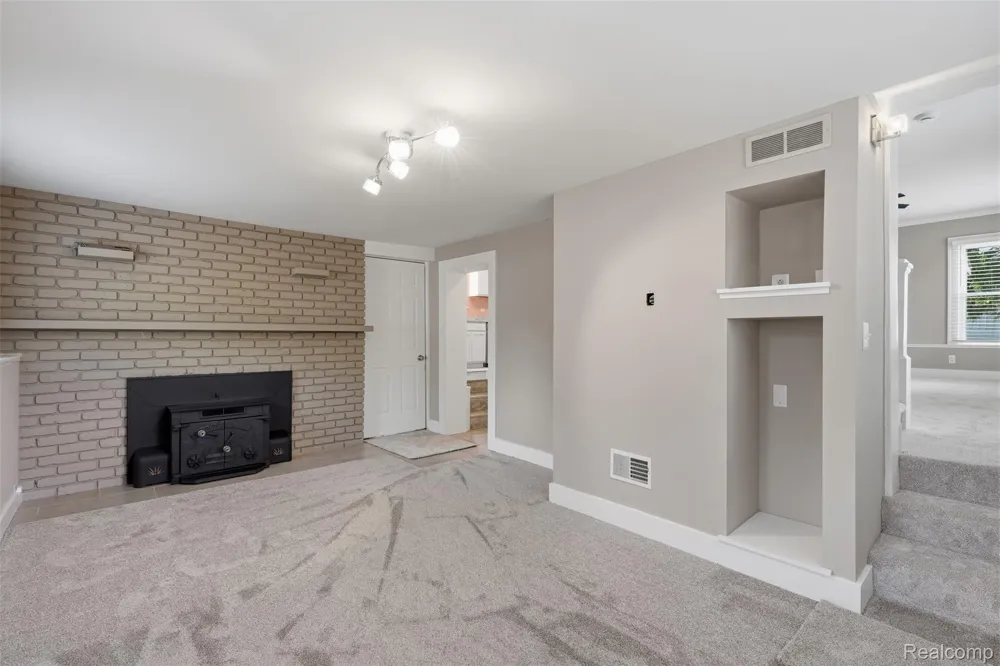107 2nd Street Fenton City, MI 48430