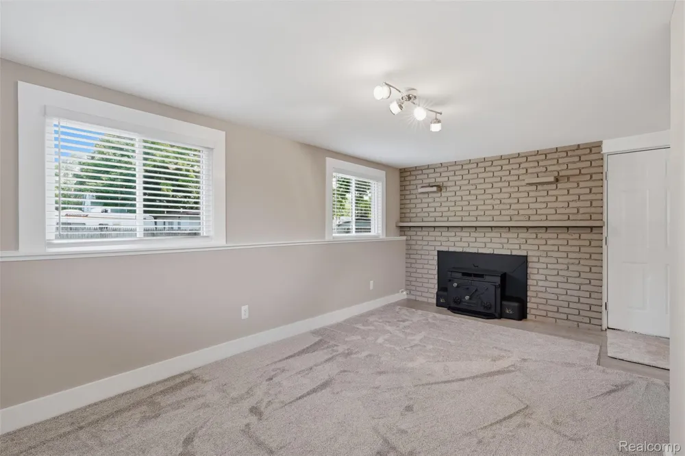 107 2nd Street Fenton City, MI 48430